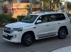 تۆیۆتا لاند کروزەر